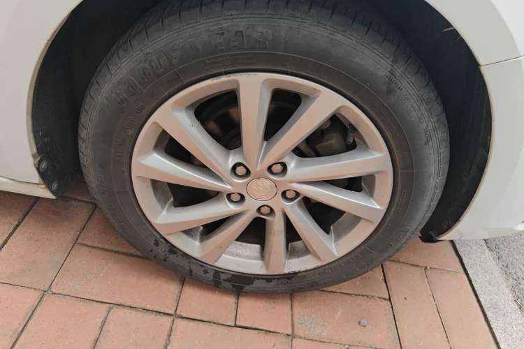 Used Buick Verano 2018 Sedan 15S Automatic Entry Model Right Front Wheel Hub