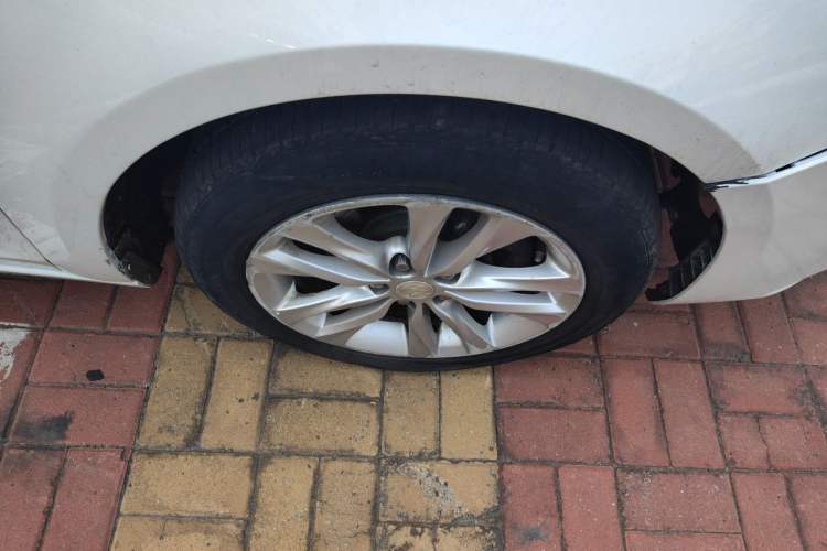 Used Buick Verano 2018 Sedan 20T Dual-Clutch Leading Model Right Front Wheel Hub