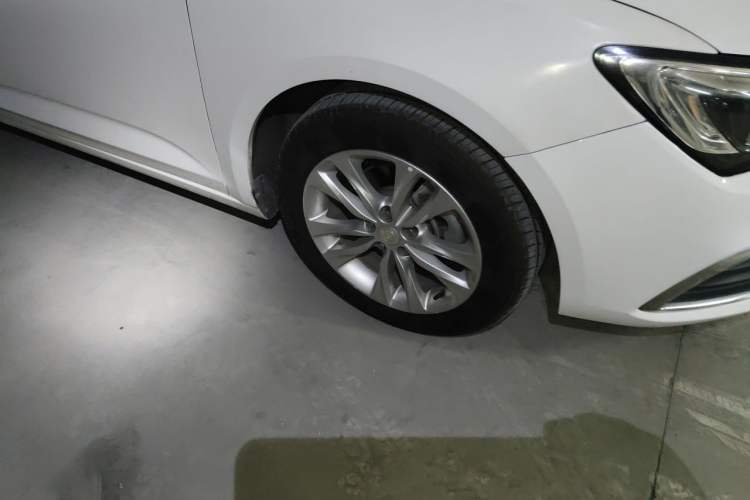 Used Buick Verano 2018 Sedan 20T Dual-Clutch Leading Model Right Front Wheel Hub