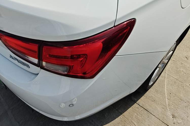 Used Buick Verano 2018 Sedan 15S Automatic Leading Model Right Rear Taillight