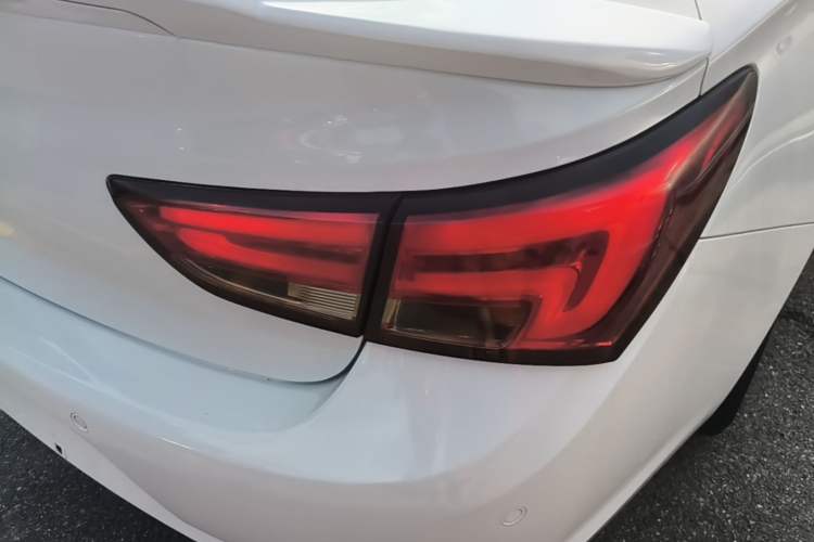 Used Buick Verano 2018 Sedan 20T Dual-Clutch Leading Model Right Rear Taillight
