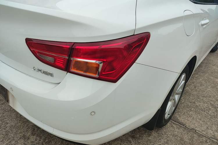 Used Buick Verano 2018 Sedan 15S Automatic Entry Model Right Rear Taillight