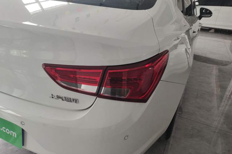 Used Buick Verano 2018 Sedan 20T Dual-Clutch Luxury Model Right Rear Taillight