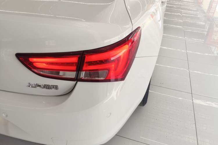 Used Buick Verano 2018 Sedan 15S Automatic Leading Model Right Rear Taillight