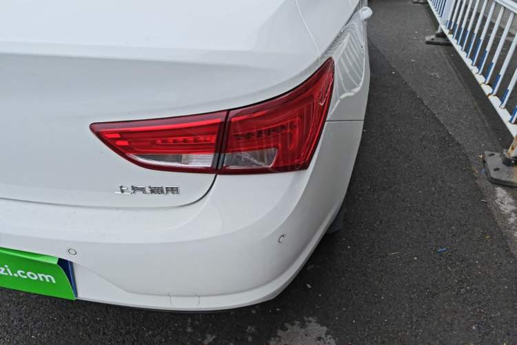 Used Buick Verano 2018 Sedan 15S Automatic Leading Model Right Rear Taillight