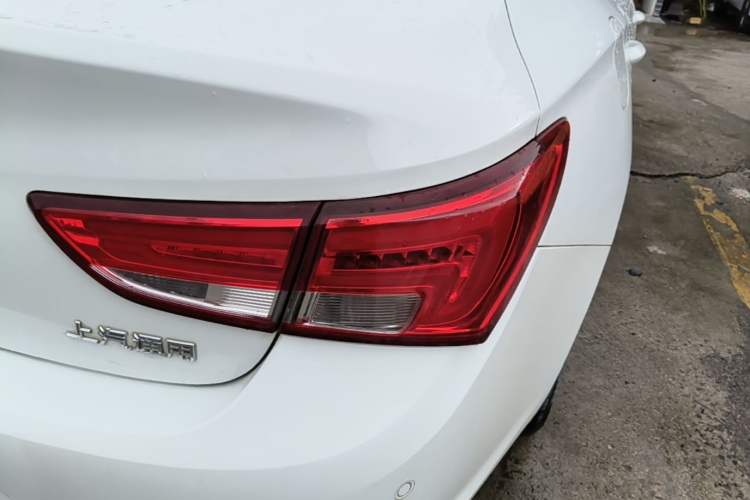 Used Buick Verano 2018 Sedan 15S Automatic Leading Model Right Rear Taillight