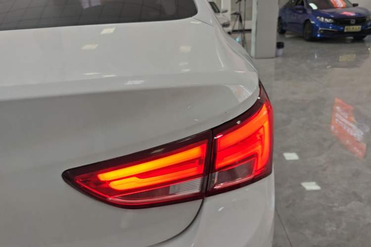 Used Buick Verano 2018 Sedan 20T Dual-Clutch Leading Model Right Rear Taillight