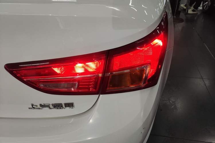 Used Buick Verano 2018 Sedan 15S Automatic Entry Model Right Rear Taillight