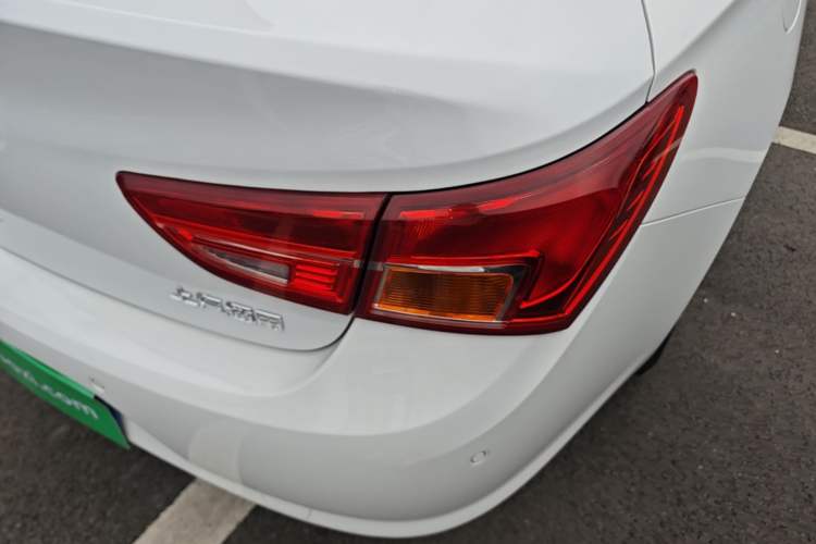 Used Buick Verano 2018 Sedan 15S Automatic Entry Model Right Rear Taillight