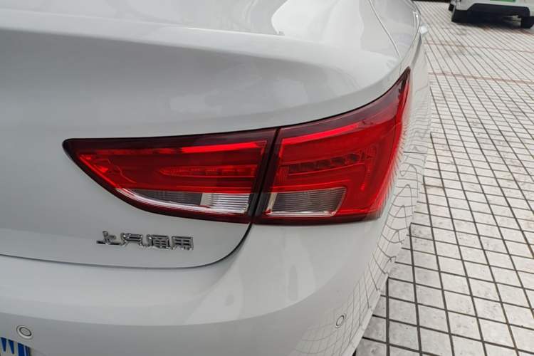 Used Buick Verano 2018 Sedan 20T Dual-Clutch Leading Model Right Rear Taillight
