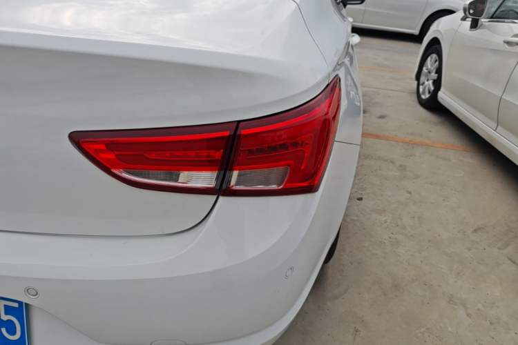 Used Buick Verano 2018 Sedan 15S Automatic Leading Model Right Rear Taillight
