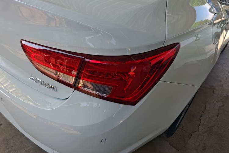 Used Buick Verano 2018 Sedan 15S Automatic Leading Model Right Rear Taillight