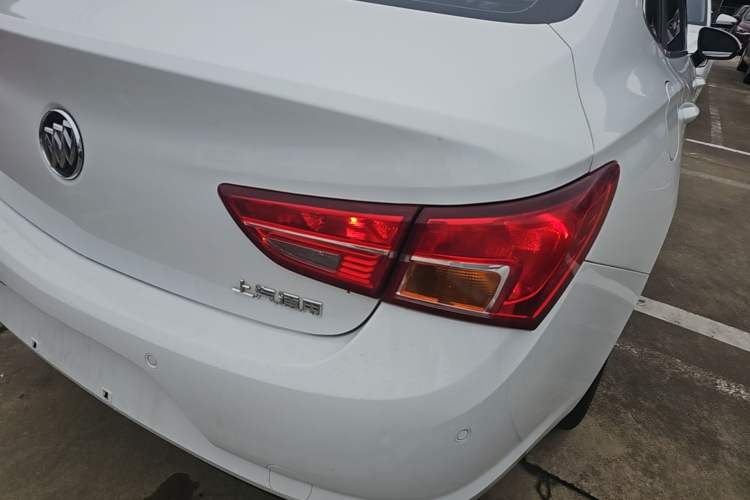 Used Buick Verano 2018 Sedan 15S Automatic Entry Model Right Rear Taillight