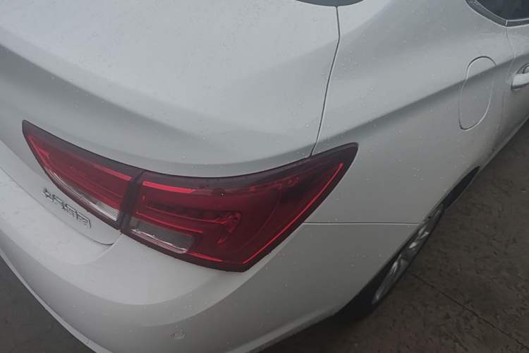 Used Buick Verano 2018 Sedan 20T Dual-Clutch Elite Model Right Rear Taillight