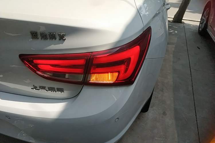 Used Buick Verano 2018 Sedan 20T Dual-Clutch Leading Model Right Rear Taillight