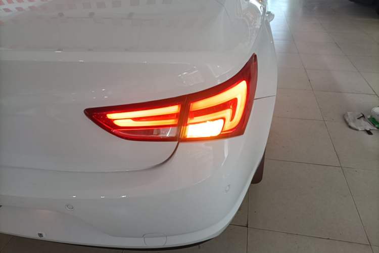 Used Buick Verano 2018 Sedan 15S Automatic Leading Model Right Rear Taillight