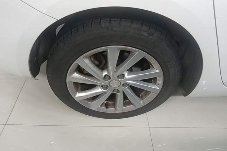 Used Buick Verano 2018 Sedan 15S Automatic Leading Model Right Rear Wheel Hub