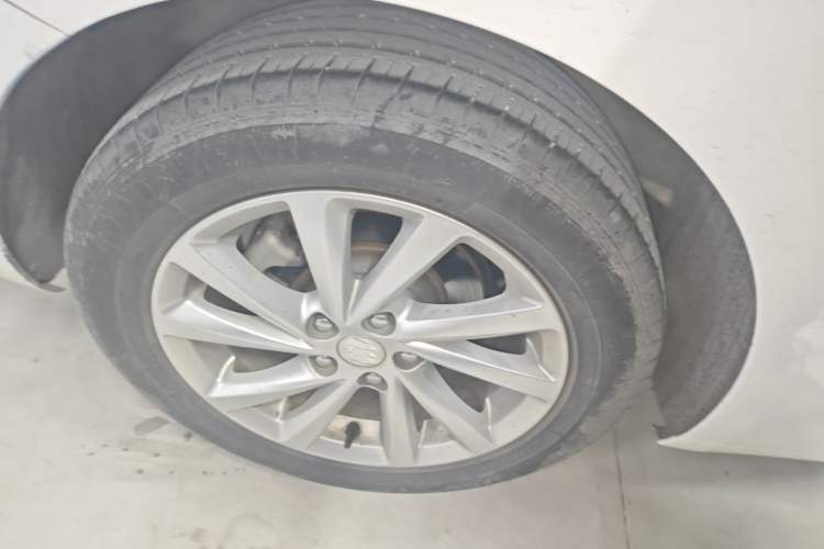 Used Buick Verano 2018 Sedan 15S Automatic Leading Model Right Rear Wheel Hub