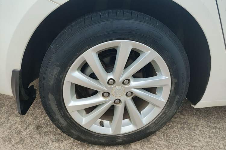 Used Buick Verano 2018 Sedan 15S Automatic Entry Model Right Rear Wheel Hub
