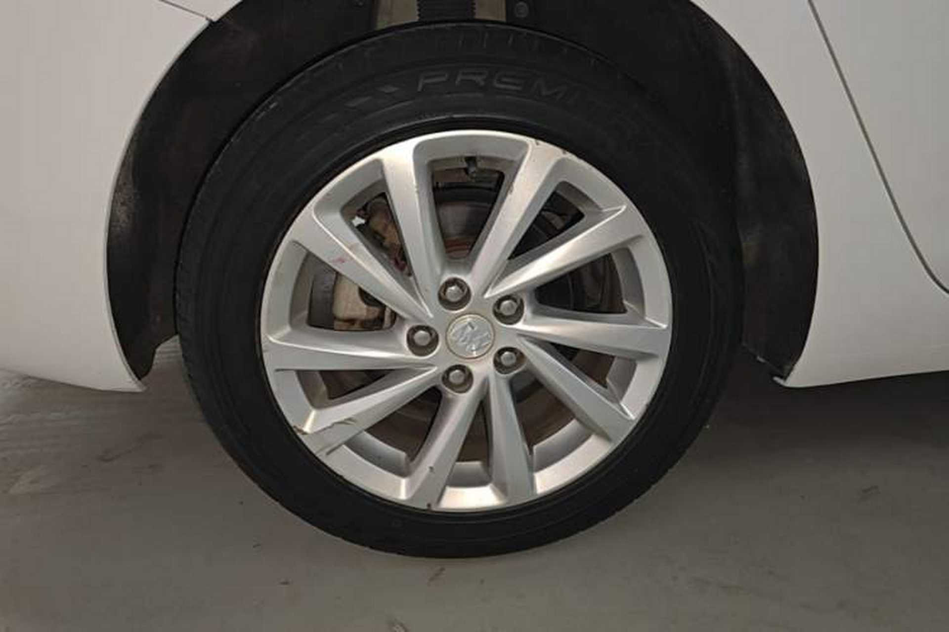 Used Buick Verano 2018 Sedan 15S Automatic Leading Model Right Rear Wheel Hub