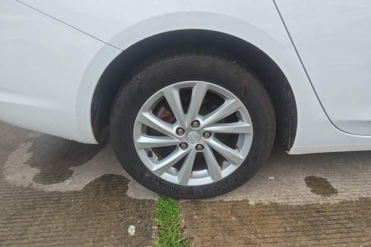Used Buick Verano 2018 Sedan 15S Automatic Leading Model Right Rear Wheel Hub