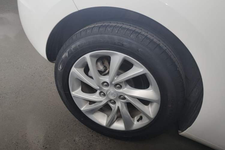 Used Buick Verano 2018 Hatchback 15S Automatic Leading Model Right Rear Wheel Hub