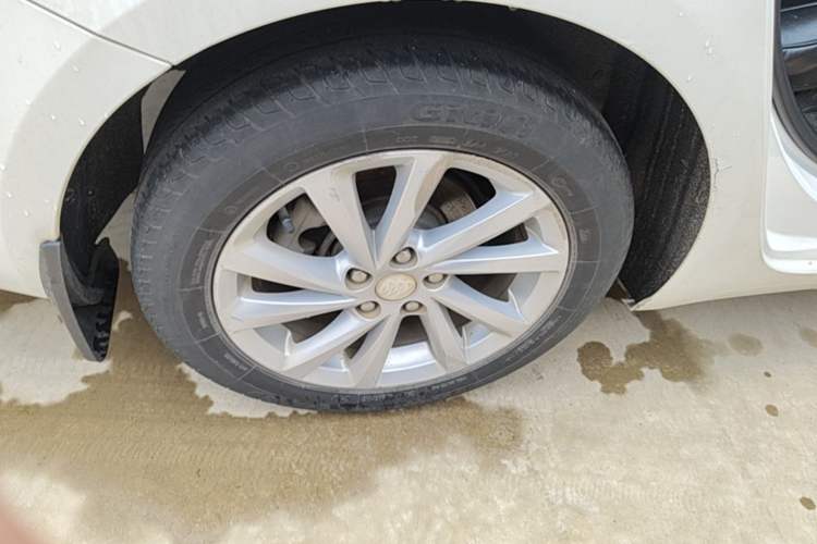 Used Buick Verano 2018 Sedan 15S Automatic Leading Model Right Rear Wheel Hub