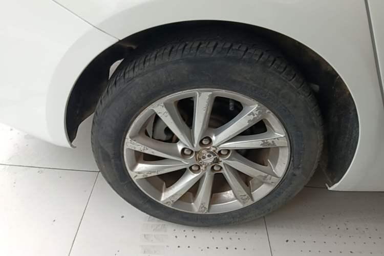 Used Buick Verano 2018 Sedan 15S Automatic Entry Model Right Rear Wheel Hub