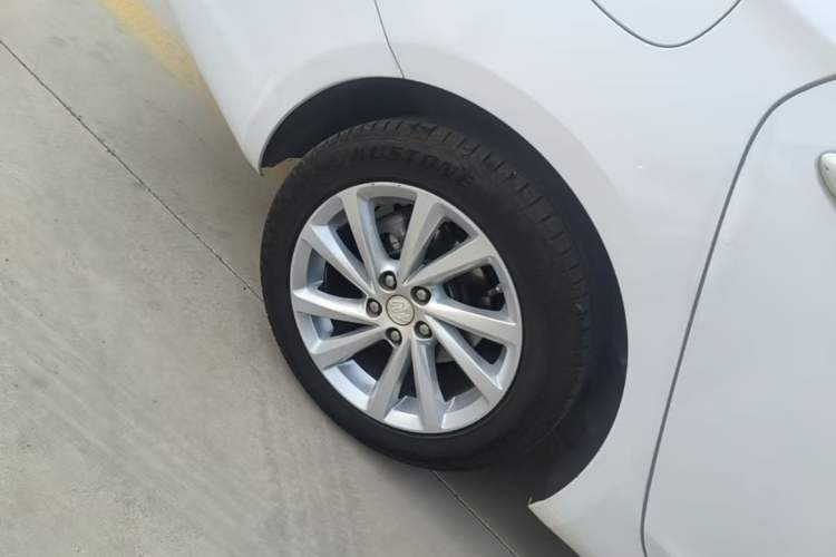 Used Buick Verano 2018 Sedan 15S Automatic Leading Model Right Rear Wheel Hub