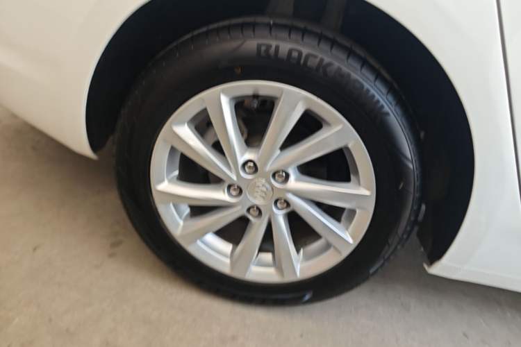 Used Buick Verano 2018 Sedan 15S Automatic Leading Model Right Rear Wheel Hub