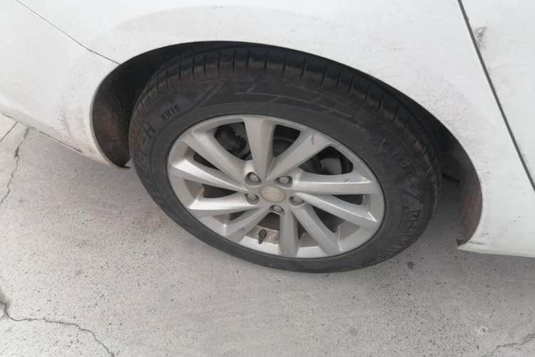 Used Buick Verano 2018 Sedan 15S Automatic Leading Model Right Rear Wheel Hub