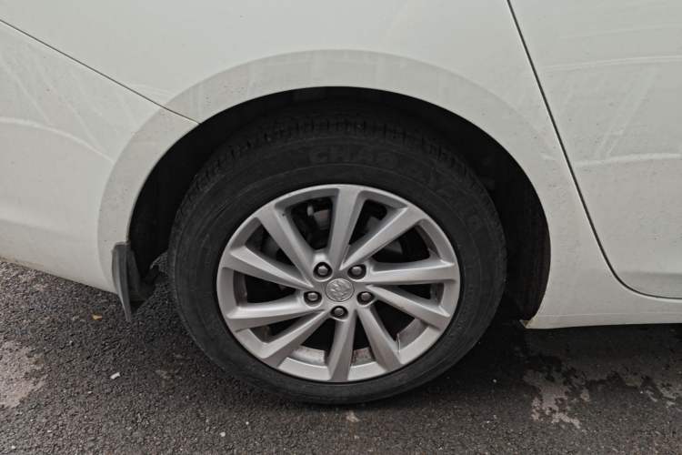 Used Buick Verano 2018 Sedan 15S Automatic Leading Model Right Rear Wheel Hub
