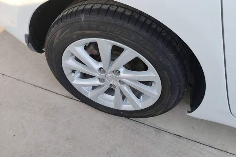 Used Buick Verano 2018 Sedan 15S Automatic Leading Model Right Rear Wheel Hub