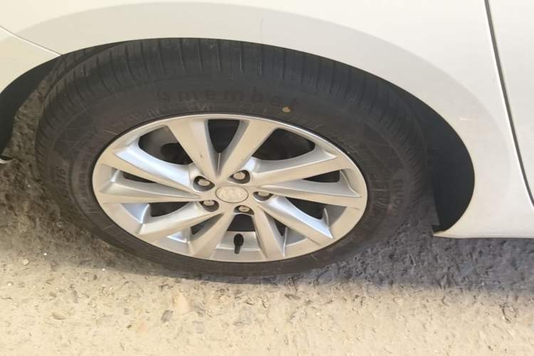 Used Buick Verano 2018 Sedan 15S Automatic Entry Model Right Rear Wheel Hub