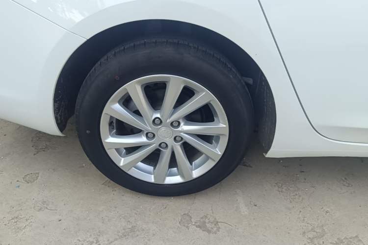 Used Buick Verano 2018 Sedan 15S Automatic Leading Model Right Rear Wheel Hub