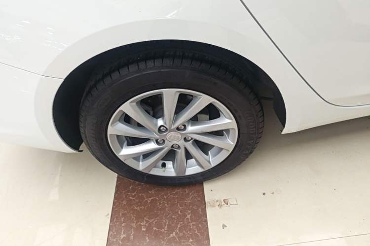 Used Buick Verano 2018 Sedan 15S Automatic Entry Model Right Rear Wheel Hub