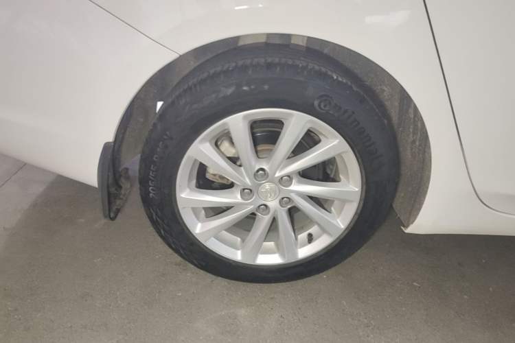 Used Buick Verano 2018 Sedan 15S Automatic Leading Model Right Rear Wheel Hub