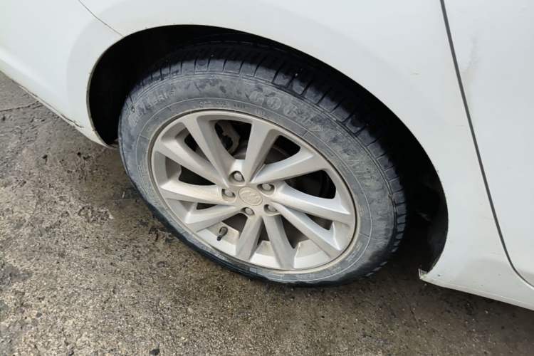 Used Buick Verano 2018 Sedan 15S Automatic Leading Model Right Rear Wheel Hub