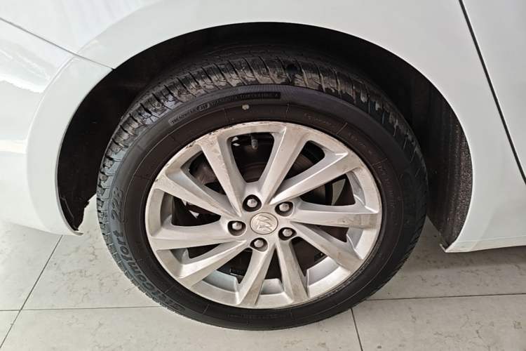 Used Buick Verano 2018 Sedan 15S Automatic Leading Model Right Rear Wheel Hub