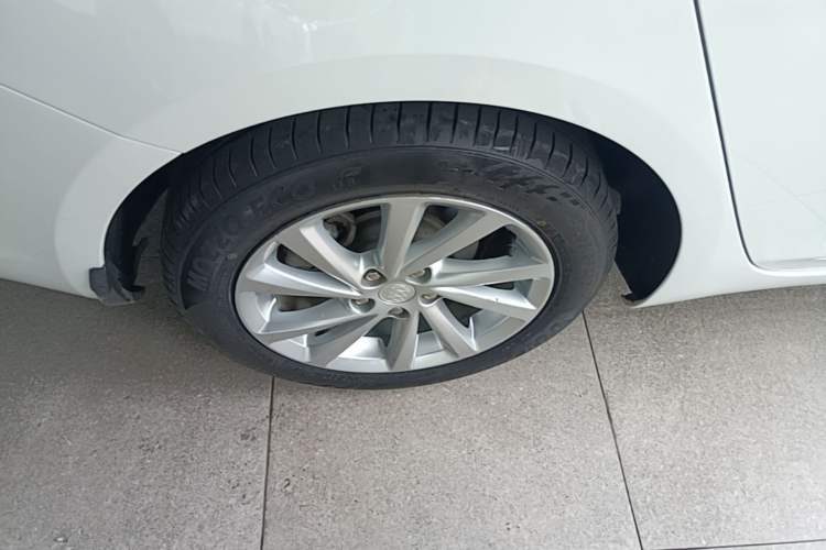 Used Buick Verano 2018 Sedan 15S Automatic Entry Model Right Rear Wheel Hub