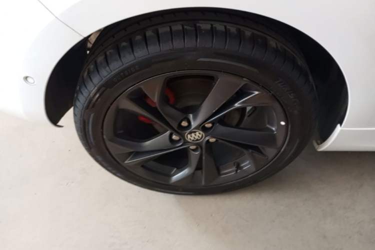 Used Buick Verano 2018 Hatchback GS 20T Dual-Clutch Luxury Model Right Rear Wheel Hub