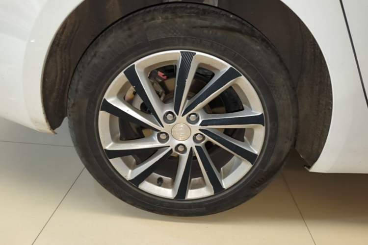 Used Buick Verano 2018 Sedan 15S Automatic Entry Model Right Rear Wheel Hub
