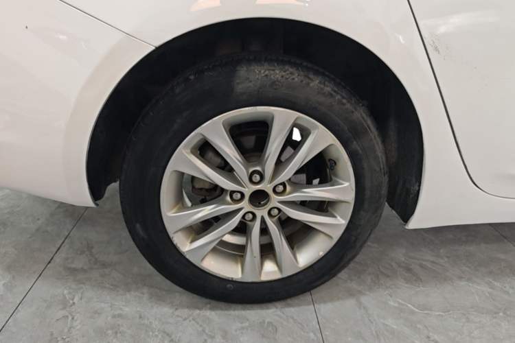 Used Buick Verano 2018 Sedan 20T Dual-Clutch Leading Model Right Rear Wheel Hub