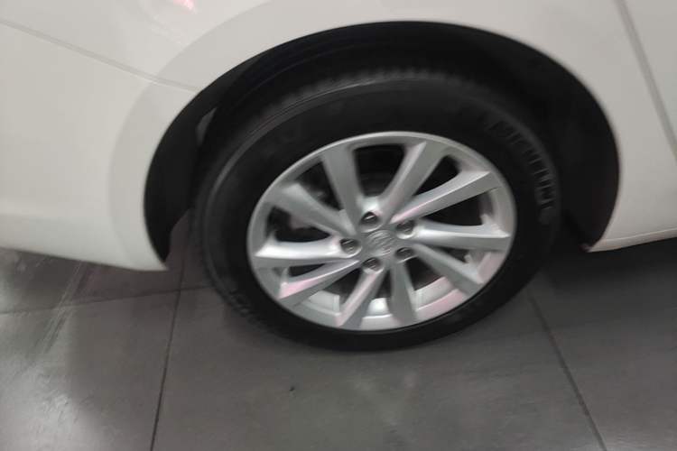 Used Buick Verano 2018 Sedan 15S Automatic Entry Model Right Rear Wheel Hub