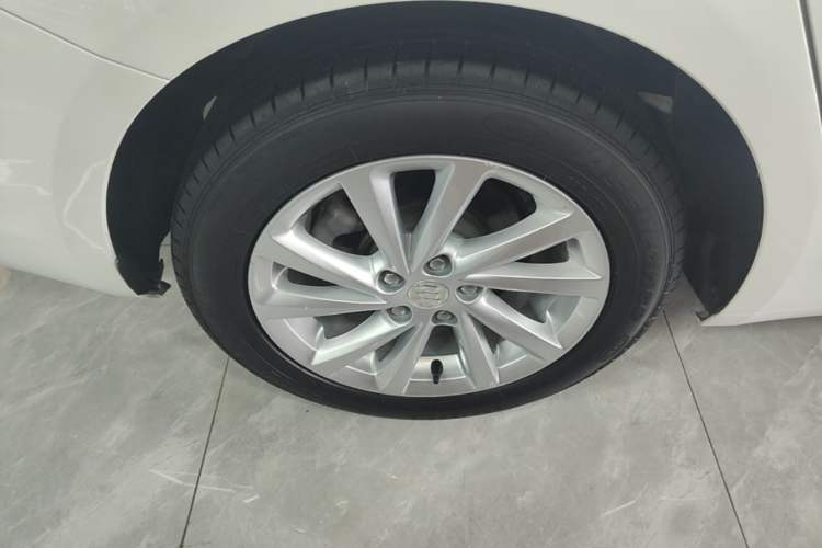 Used Buick Verano 2018 Sedan 15S Automatic Leading Model Right Rear Wheel Hub