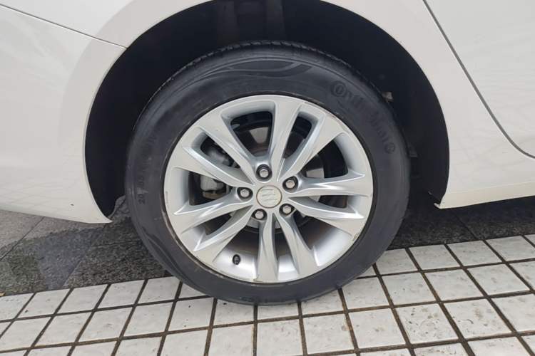 Used Buick Verano 2018 Sedan 20T Dual-Clutch Leading Model Right Rear Wheel Hub