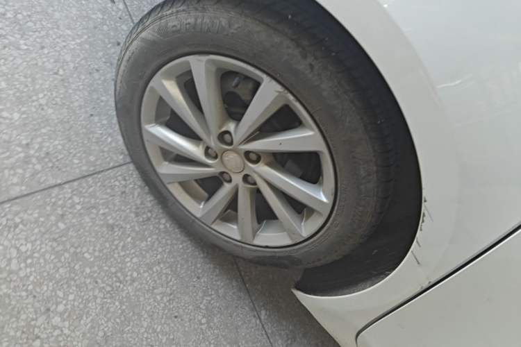 Used Buick Verano 2018 Sedan 15S Automatic Leading Model Right Rear Wheel Hub
