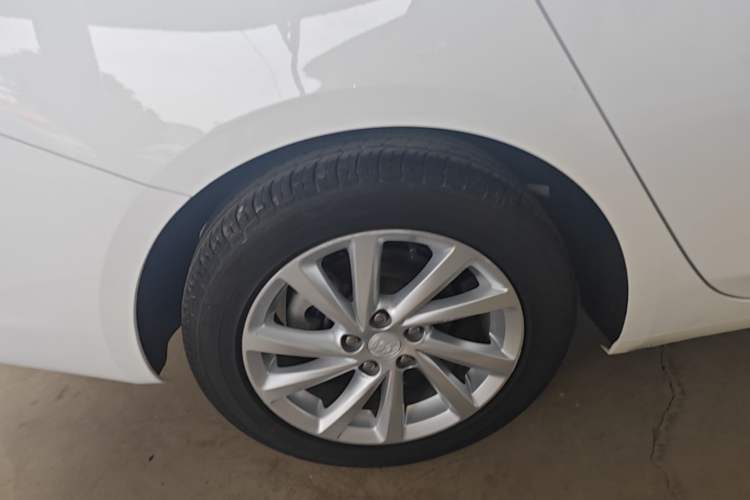 Used Buick Verano 2018 Sedan 15S Automatic Entry Model Right Rear Wheel Hub