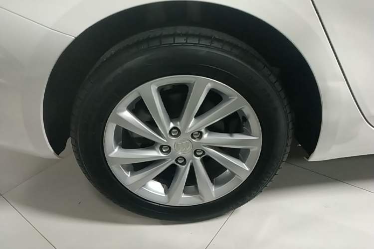 Used Buick Verano 2018 Sedan 15S Automatic Entry Model Right Rear Wheel Hub