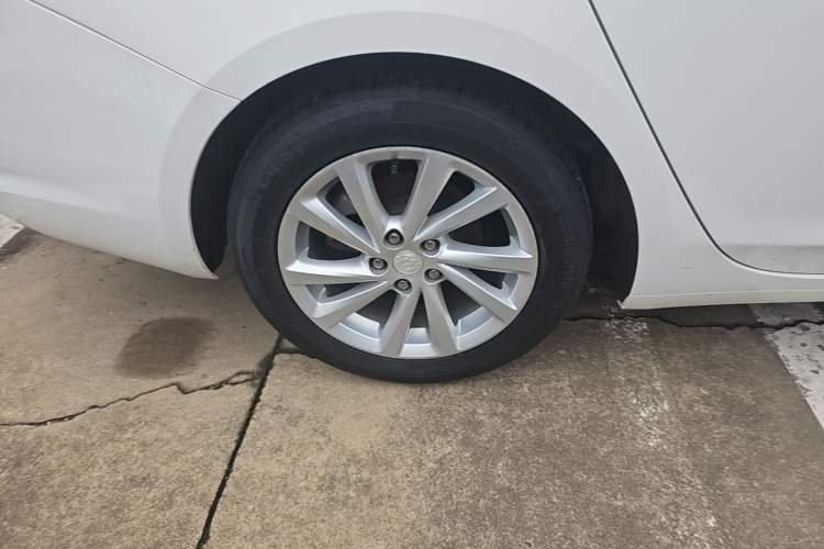 Used Buick Verano 2018 Sedan 15S Automatic Entry Model Right Rear Wheel Hub